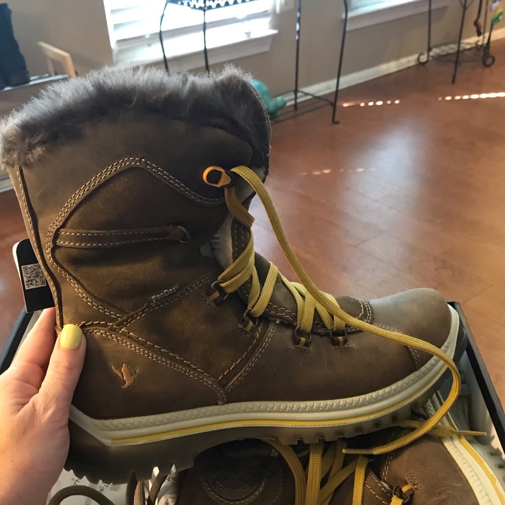 Brand new winter boots made by Santana Canada.